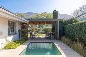 Contemporary 4-Bedroom Oasis